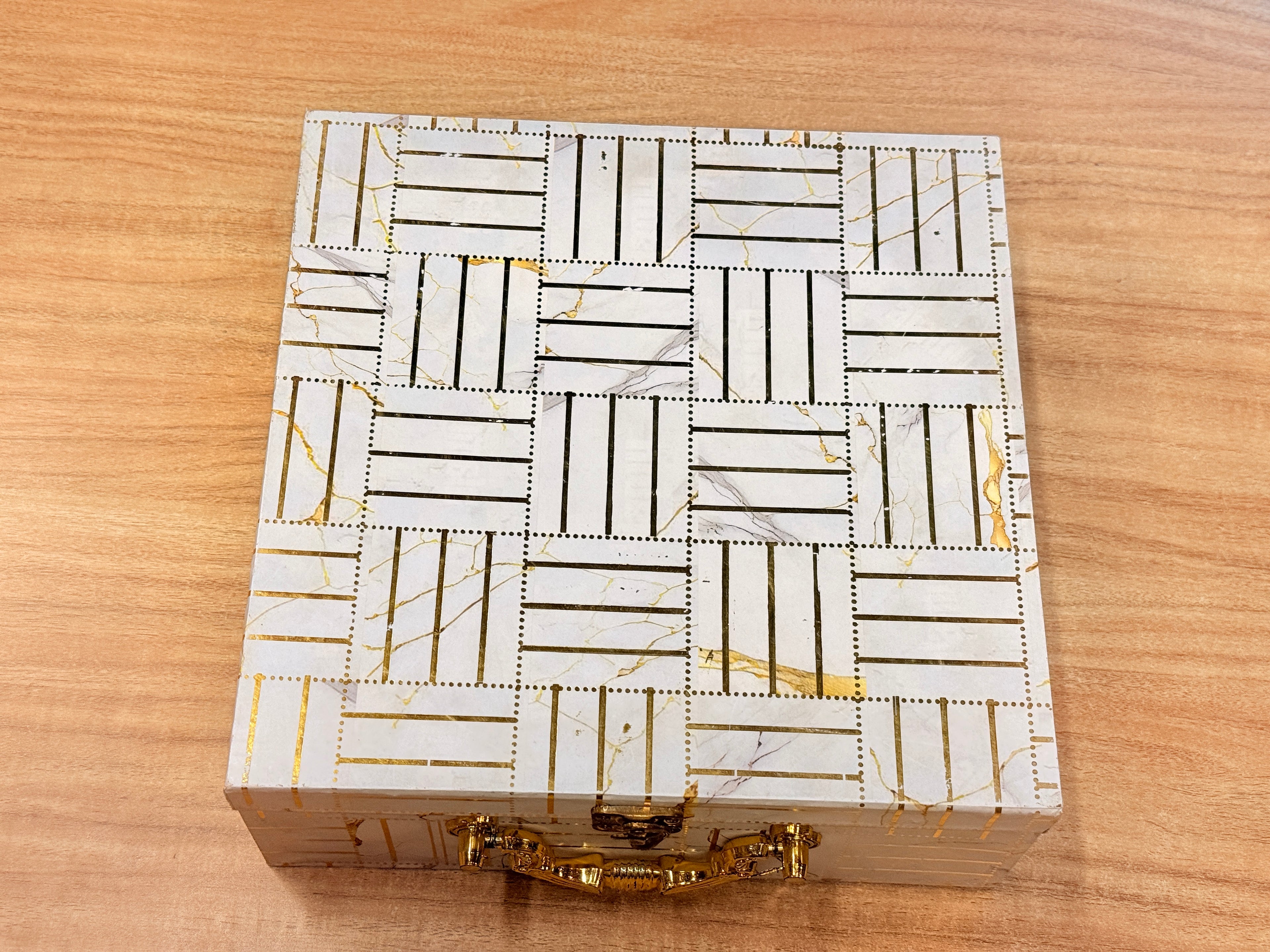 4 JAR White Line Gold Foil Hamper Box