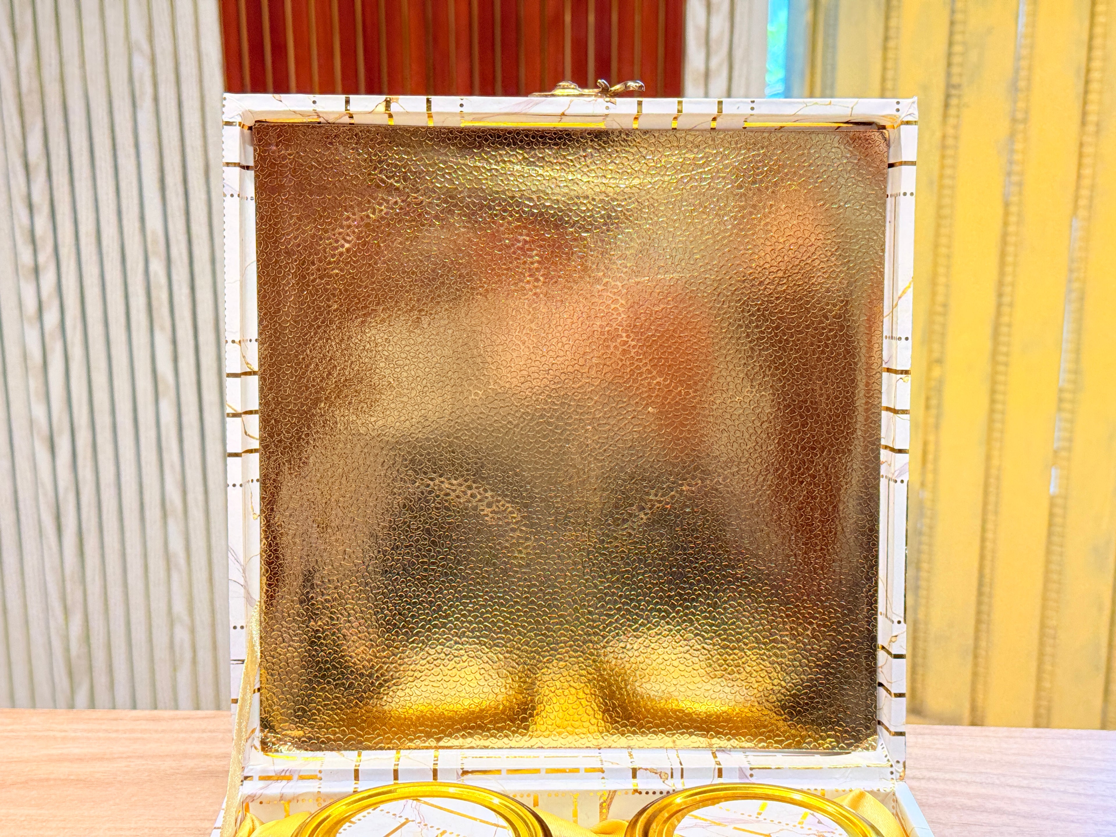 4 JAR White Line Gold Foil Hamper Box