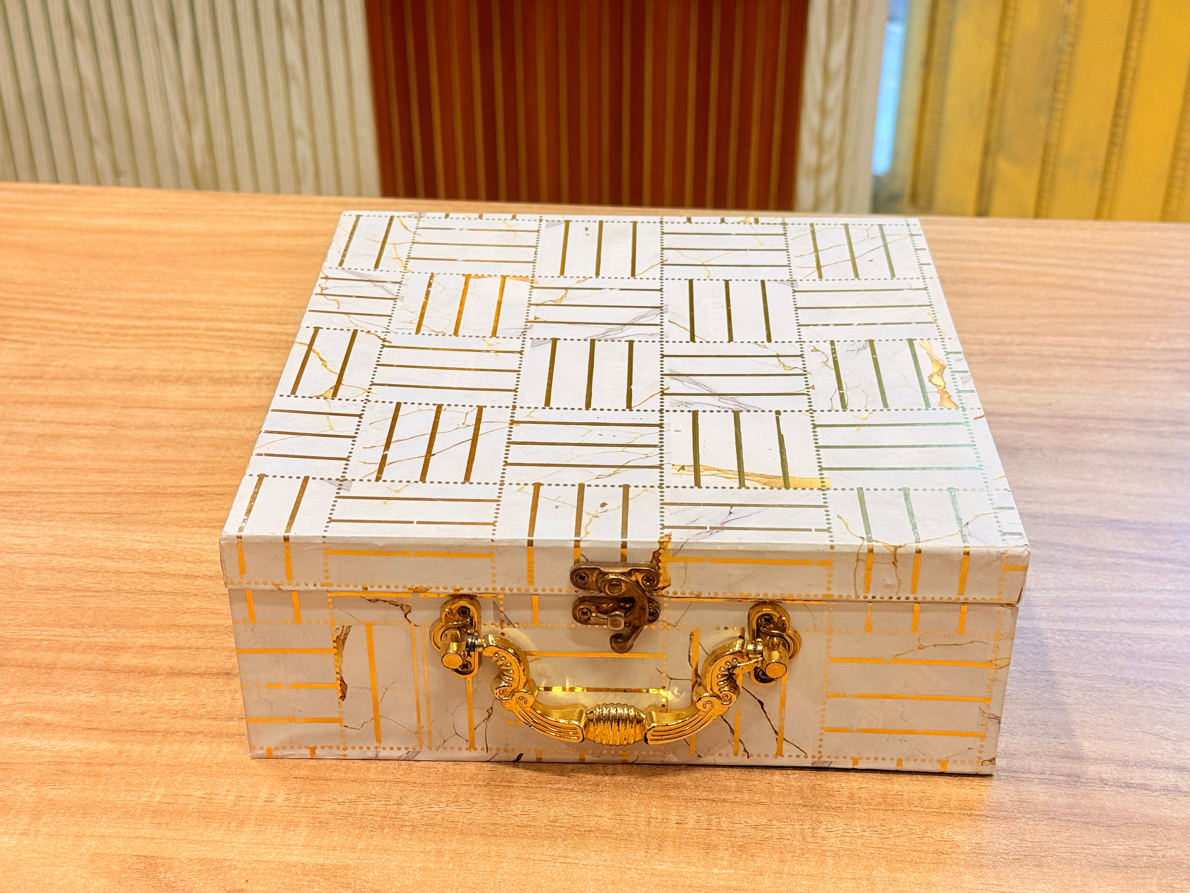 4 JAR White Line Gold Foil Hamper Box