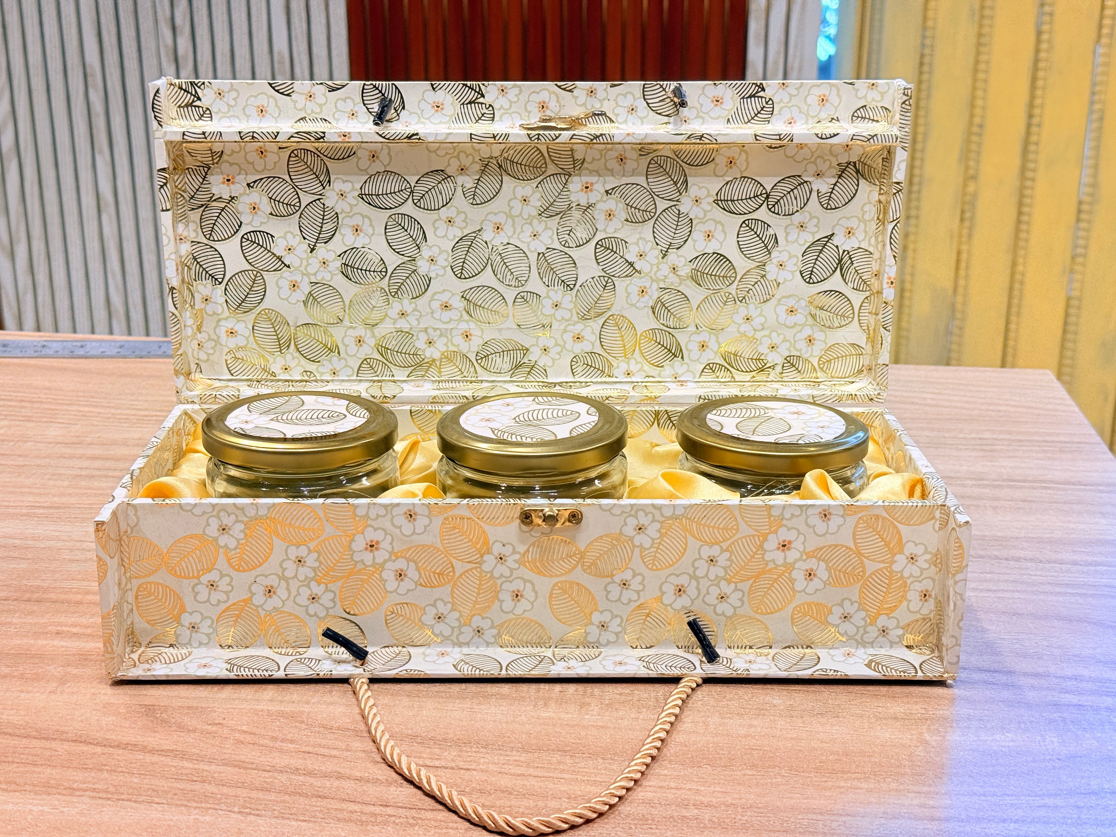 3 Jar New Leaf  Foil Carry Bag Style  Box