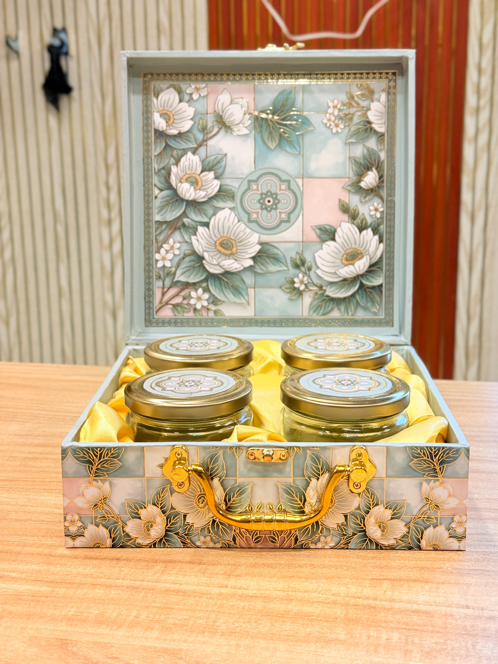 4 Jar Flower Light Green MGI Floral Heritage Hamper Box