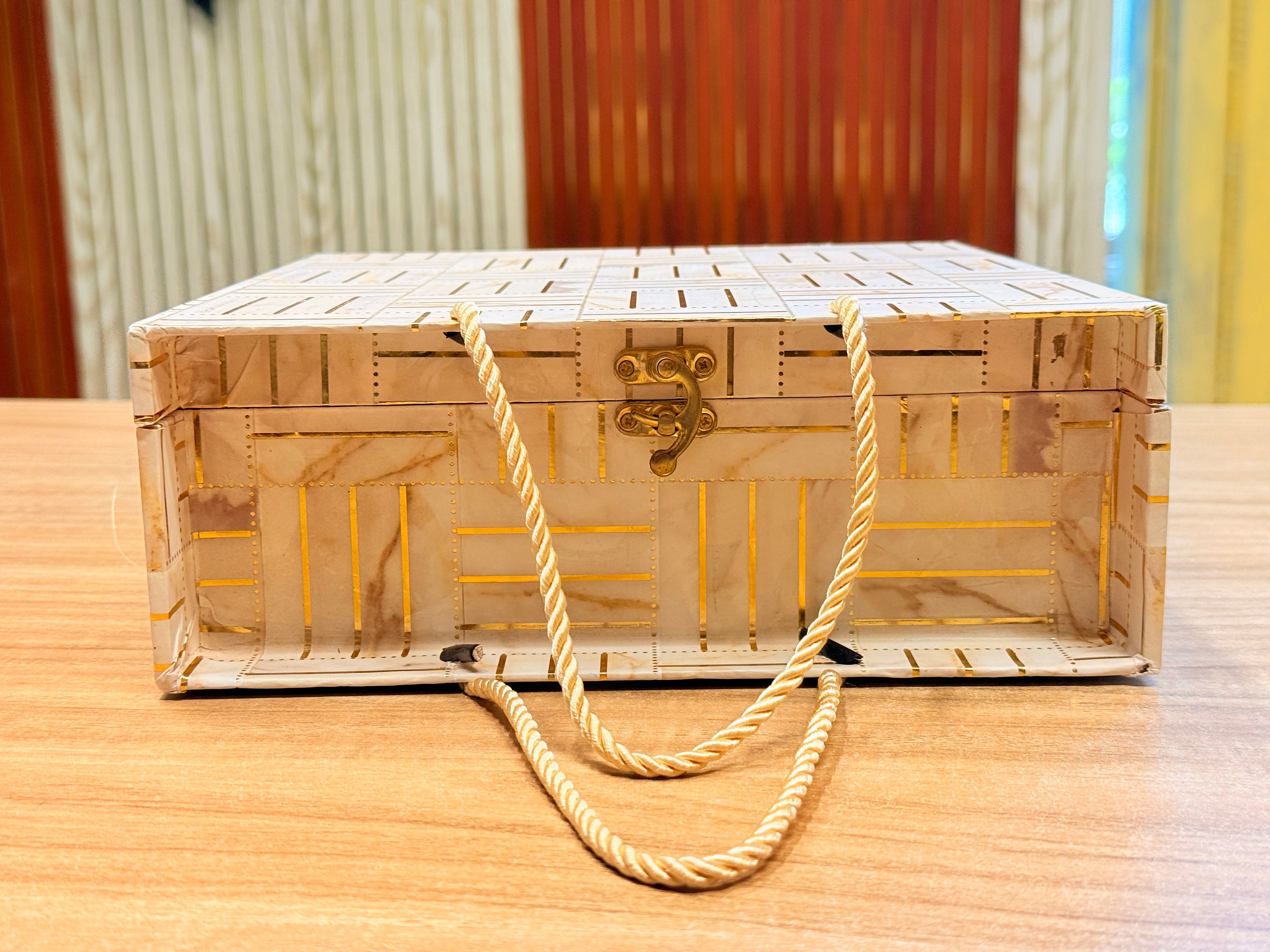 4 Jar White Line Foil Carry Bag Luxury Hamper Box