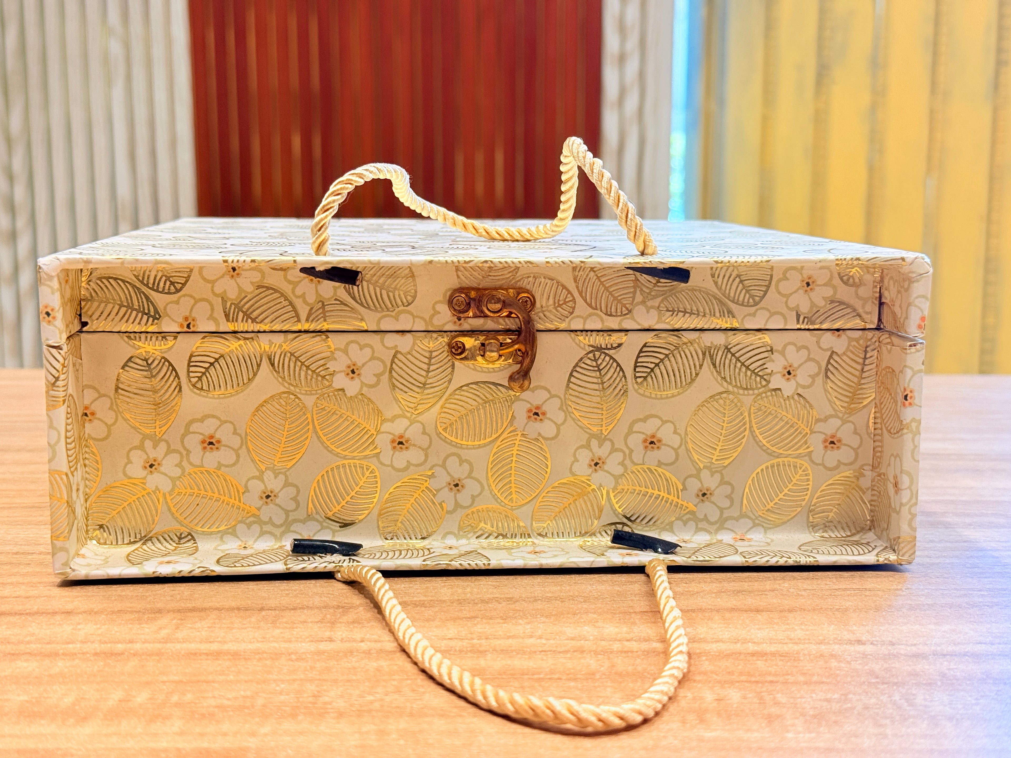 4 Jar New Leaf Foil Carry Bag Style Luxury Floral Box