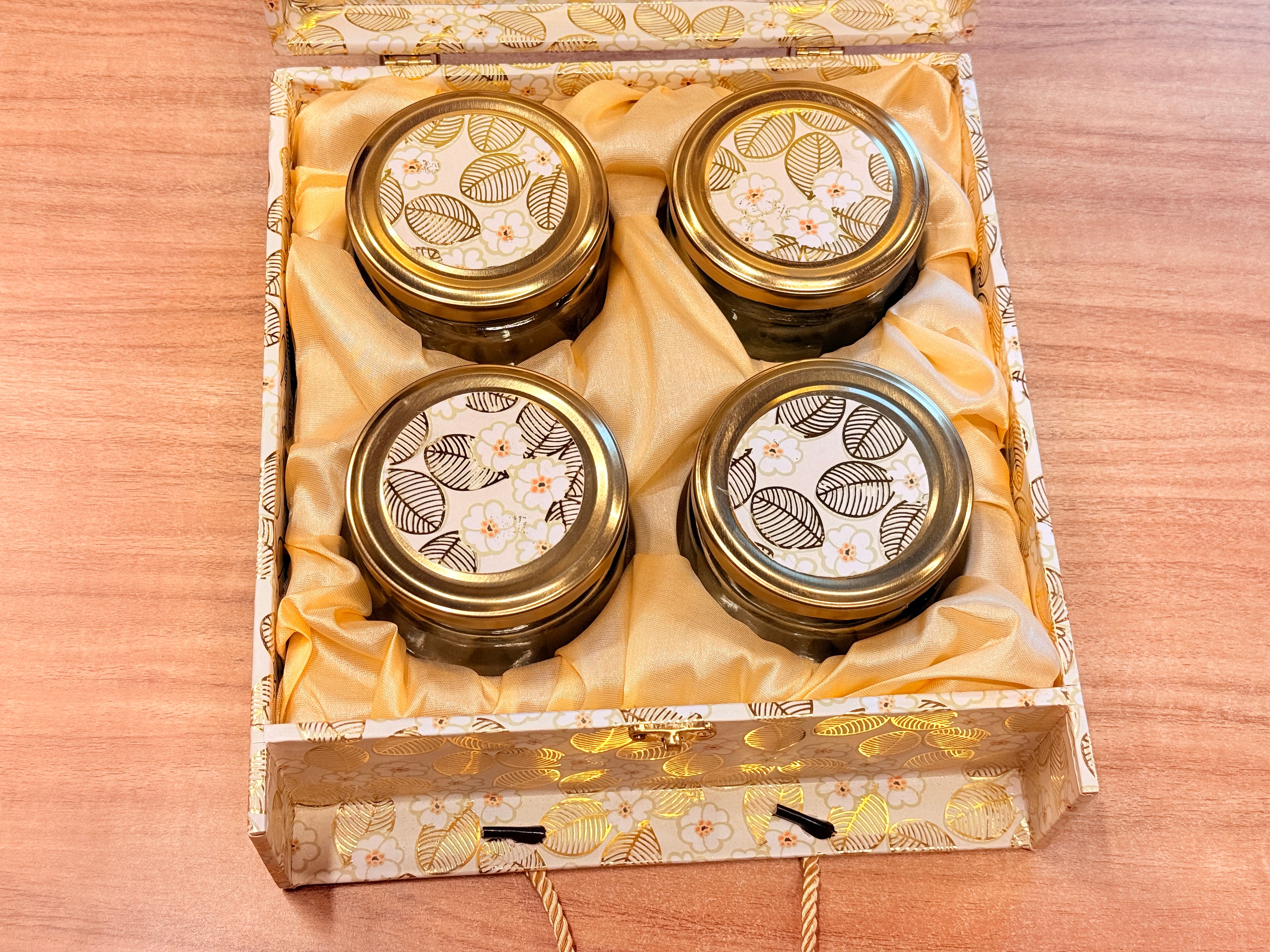 4 Jar New Leaf Foil Carry Bag Style Luxury Floral Box