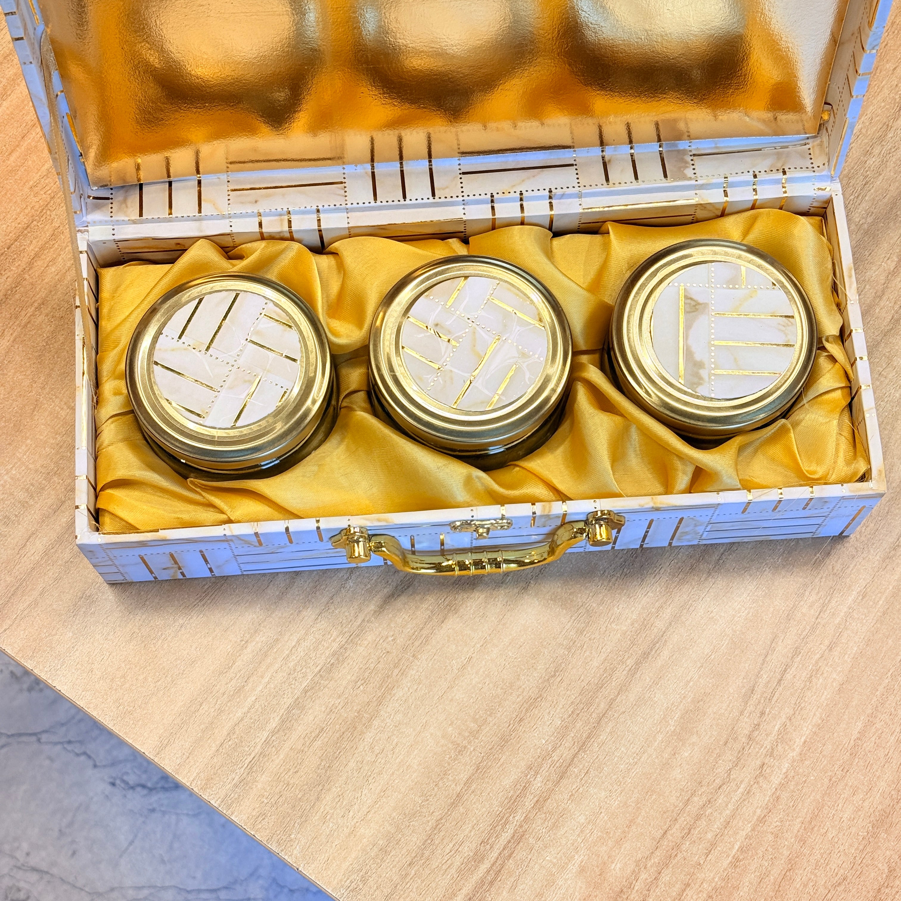 3 JAR White Line Foil Print Heritage Hamper Box