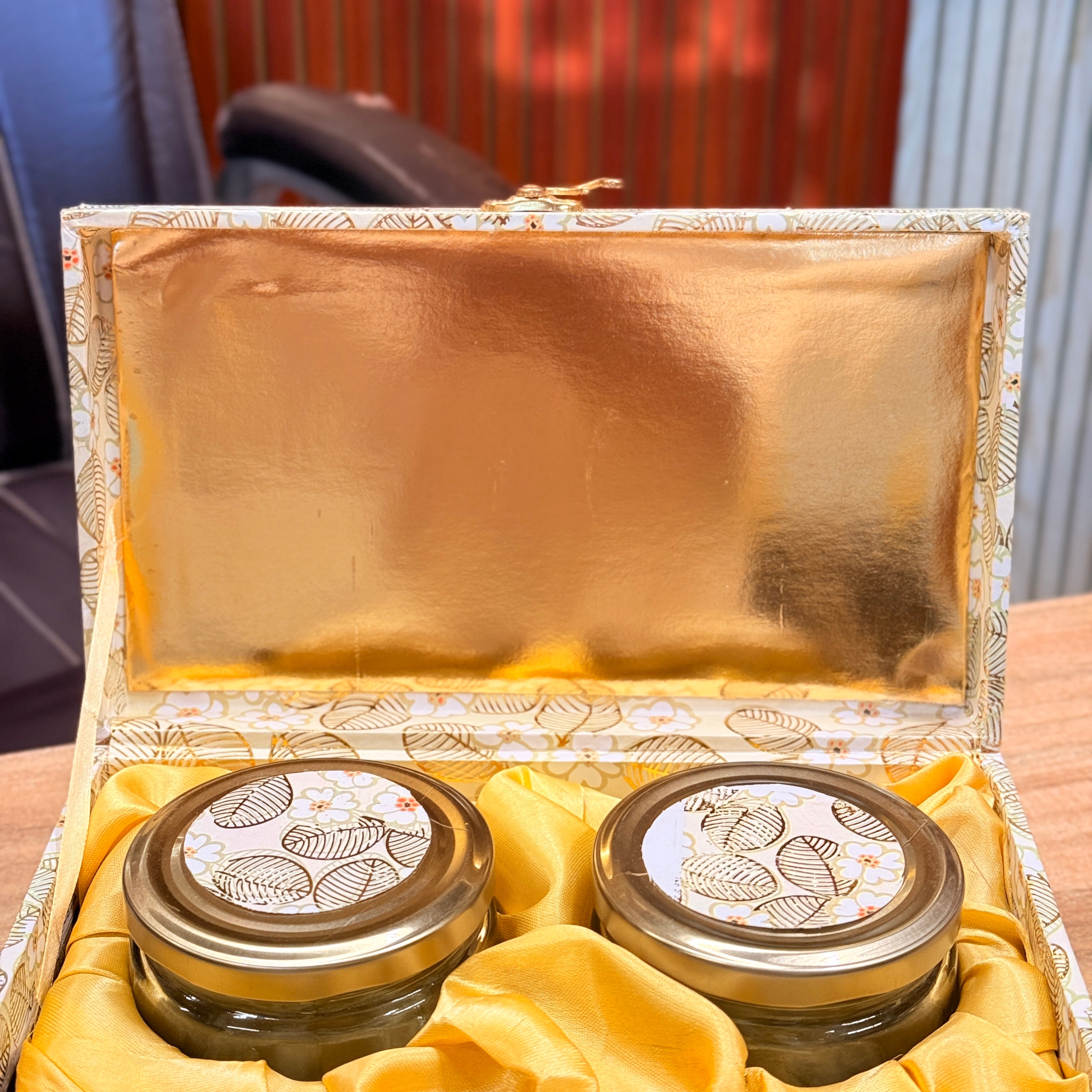 2 Jars New Leaf Foil Hamper Gift Box