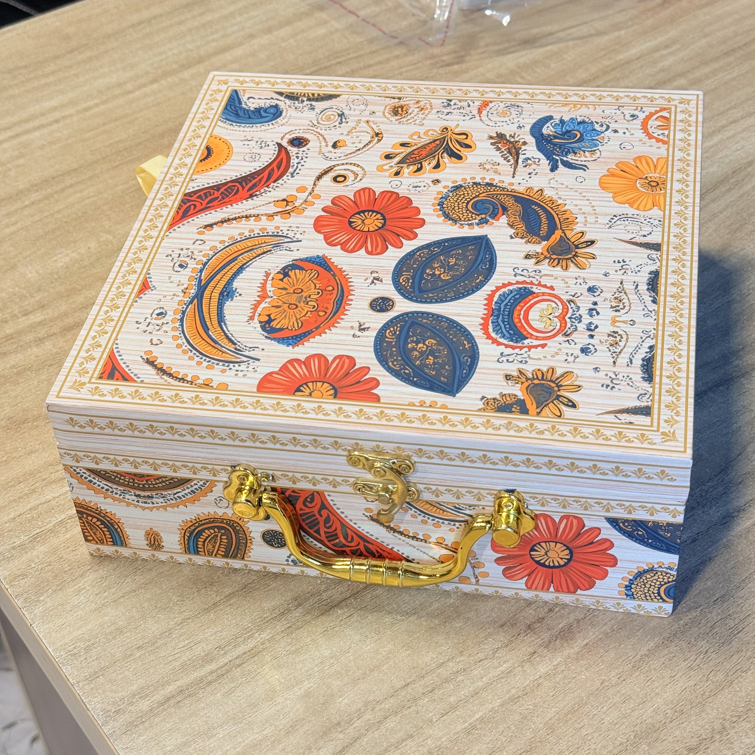 4 Jar Cream Print Luxury Hamper Box